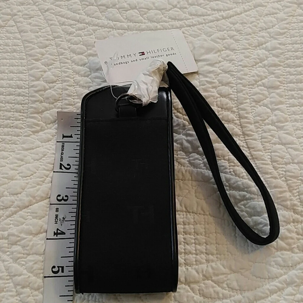 NWT Tommy Hilfiger cell phone case